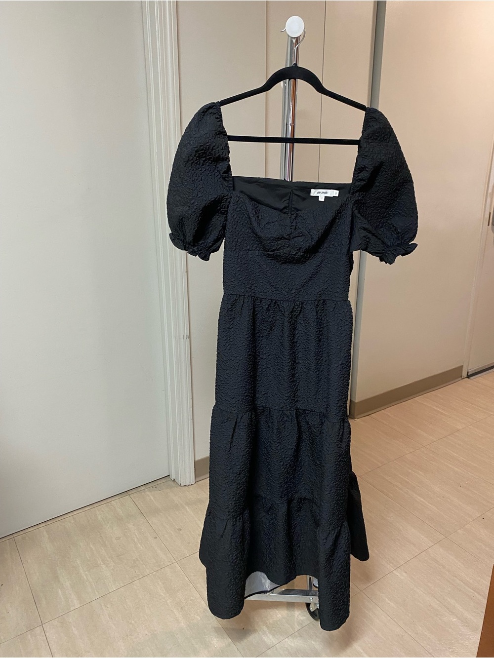 Black Puff-Sleeve Maxi Dress - Unbranded
